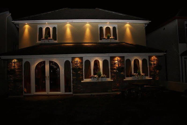 Lake Lodge Guesthouse 킬라니 외부 사진