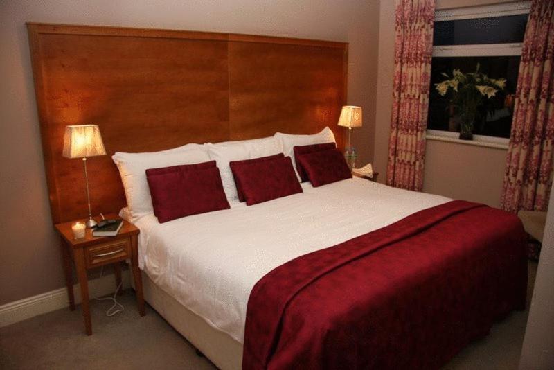 Lake Lodge Guesthouse 킬라니 외부 사진