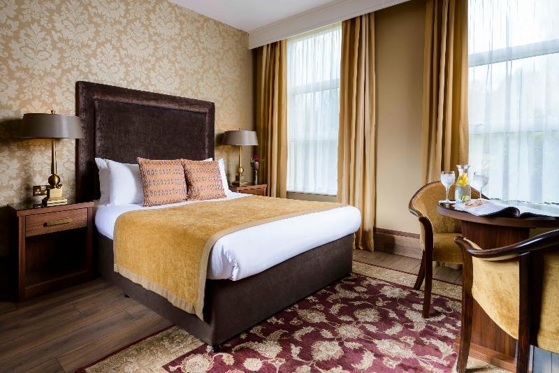 Lake Lodge Guesthouse 킬라니 외부 사진